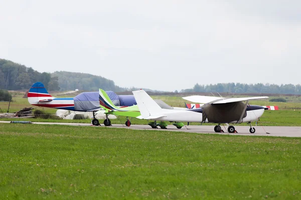 Privatjet wird geparkt — Stockfoto