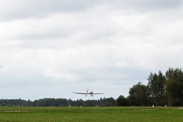 Privatjet wird geparkt — Stockfoto