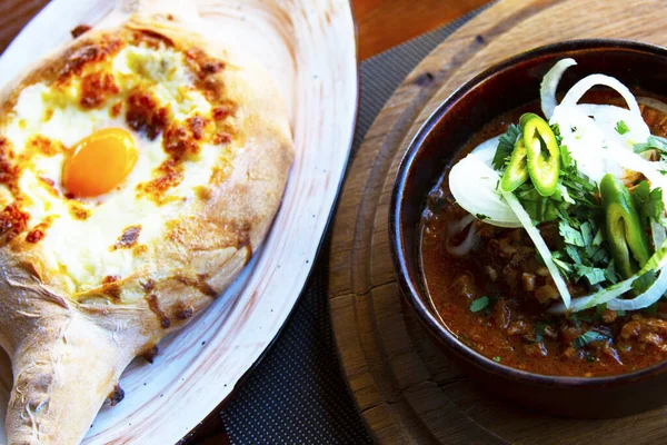 Kaukasische Keuken Khachapuri Bakkerijproducten Aziatische Stijl Open Taart Met Mozzarella — Stockfoto