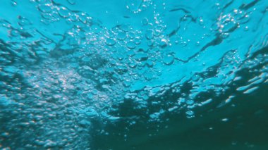 arka plan kabarcıkları denizin yüzeyinde suyun yüzeyinde
