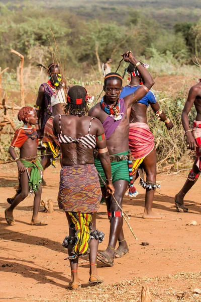 Turmi Omo River Valley Etiopie Prosince 2010 Hamar Muž Bije — Stock fotografie