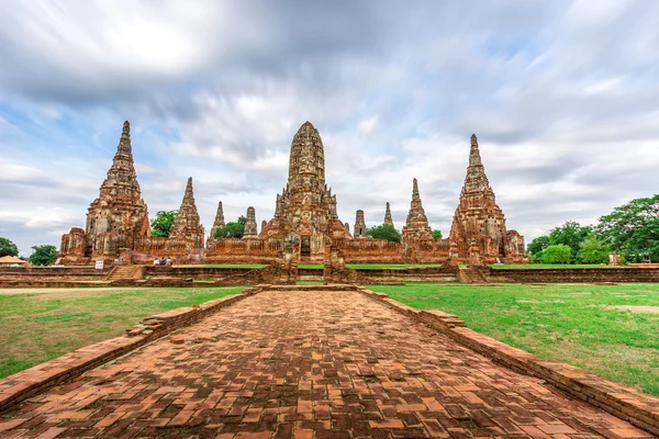 Old Temple wat Chaiwatthanaram in Ayutthaya, Thailand — стоковое фото