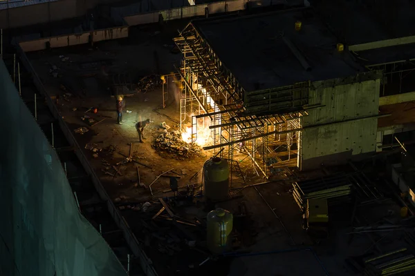 Soldando a construção do edifício — Fotografia de Stock