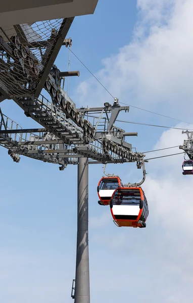 Seilbahn über dem Meer — Stockfoto