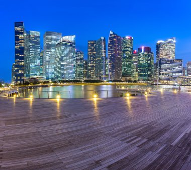 Modern manzarası bina, Singapur'da twilight saat