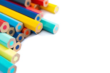 beyaz renk arkaplanındaki renk kalemi, tasarım çizimi için izole edilmiş kavram olarak kesilir