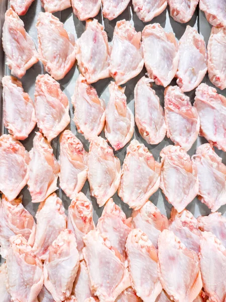 Fermer Poulet Ailes Fraîches Non Cuit Poule Sur Marché Des Photo De Stock