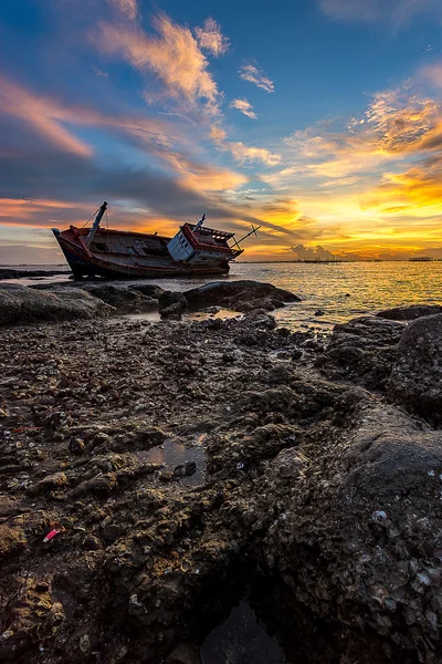 Barco de pesca naufrágio — Fotografia de Stock