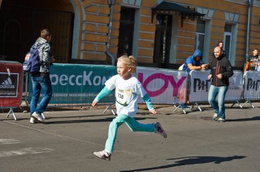 çocuklar üzerinde Kiev yarım maraton koşmak