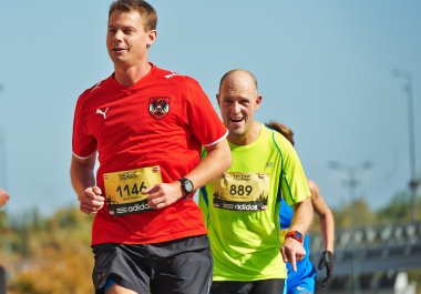insanlar üzerinde Kiev yarım maraton koşmak
