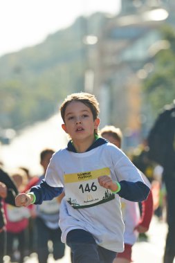 çocuklar üzerinde Kiev yarım maraton koşmak