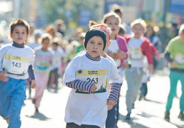 çocuklar üzerinde Kiev yarım maraton koşmak