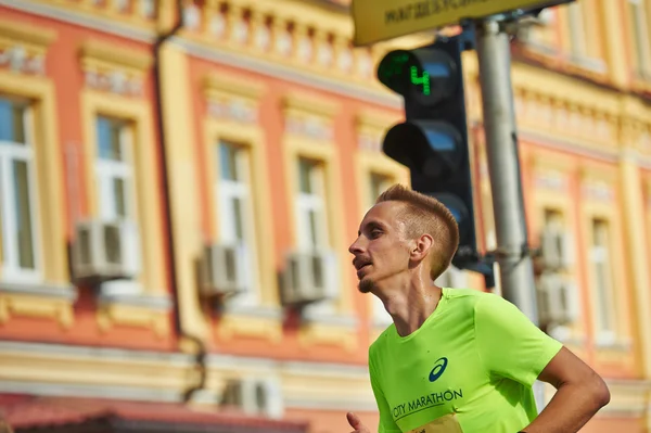 Hombre corriendo en la Media Maratón de Kiev —  Fotos de Stock