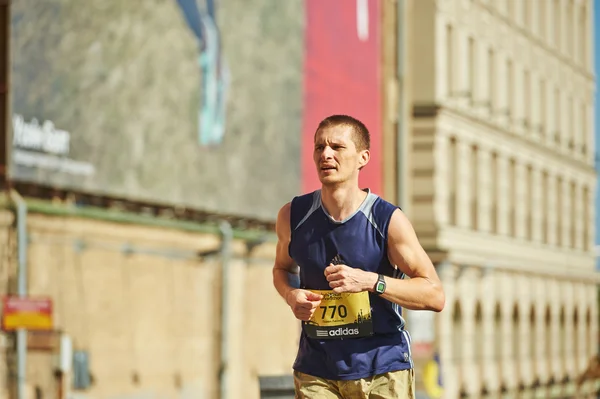 Man running on Kyiv Half Marathon — Stock Photo, Image