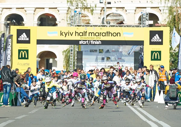 Children on Kyiv Half Marathon Inlineskating — Stock Photo, Image