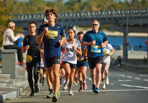 Emberek futnak, a Budapest Félmaraton — Stock Fotó