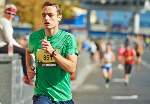 Man running on Kyiv Half Marathon — Stock Photo, Image