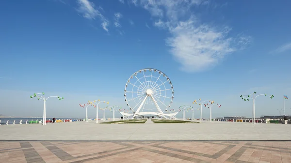 Ferris wheel and sky in Baku — Stock Photo, Image