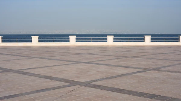 Sea coast with promenade. — Stock Photo, Image