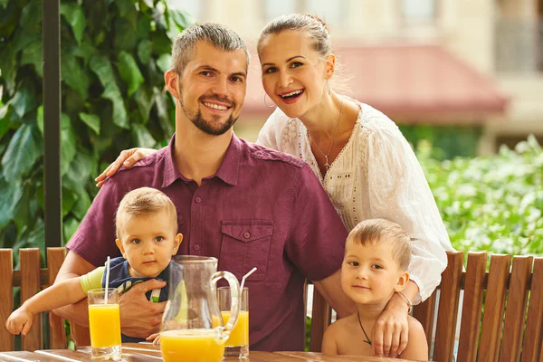 Happy family portrait — Stock Photo, Image