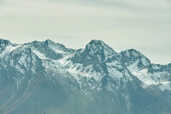 Snowy mountains peaks — Stock Photo, Image