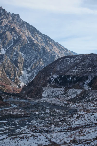 Winter snowy mountains landscape view and rocks — Stok fotoğraf