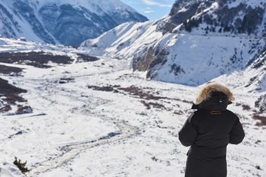 Young traveller looking at beautifull mountains