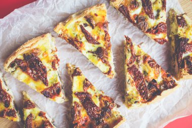 Fransız kiş peynir, yağ, domates adet domates Kurutulmuş