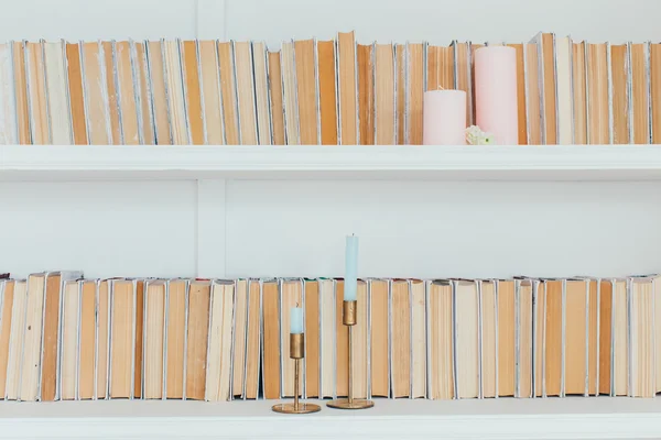 Kitaplık ayarı ile eski kitaplar