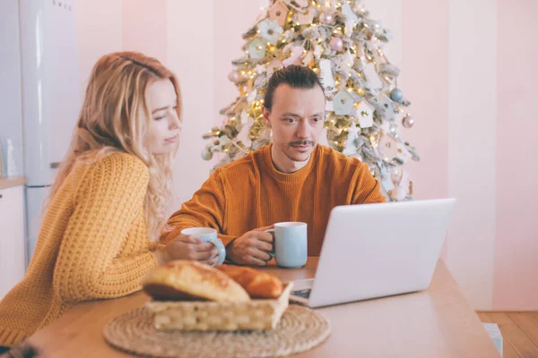 Happy young couple making video call with laptop, greeting their family with Christmas or New Year holidays. — Stock Photo, Image