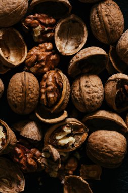 Ceviz arkaplan. Ceviz dokusu. Soyut ceviz yığını desen arkaplanı