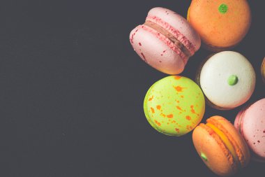 Grup macarons boş alan ile siyah