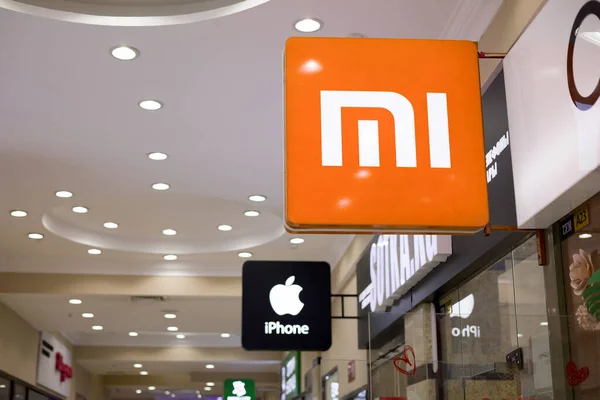 Bishkek Kirgizisztán 2021 Július Xiaomi Márka Logója Apple Logója Közelről — Stock Fotó