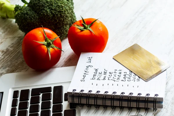 Buying groceries on line — Stock Photo, Image