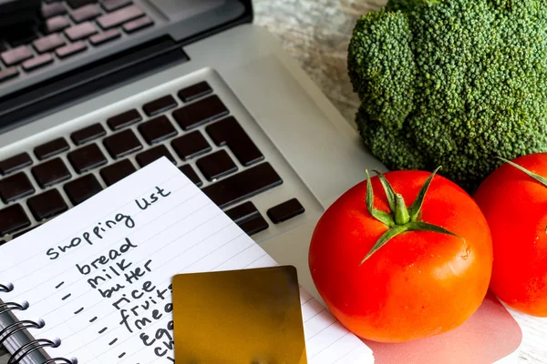 Buying groceries on line — Stock Photo, Image