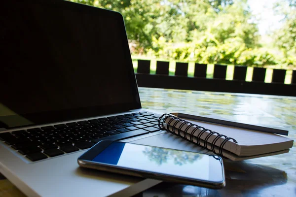 Trabajar en la naturaleza — Foto de Stock