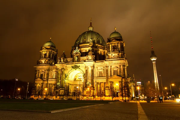 Berliner Dom nachts — Stockfoto