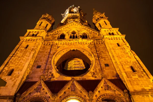 Denkmal kaiser wilhelm kirche bei Nacht — Stockfoto