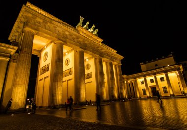 BrANDENBURG GATE