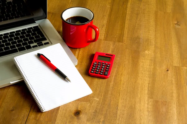 Trabalhando com o laptop — Fotografia de Stock