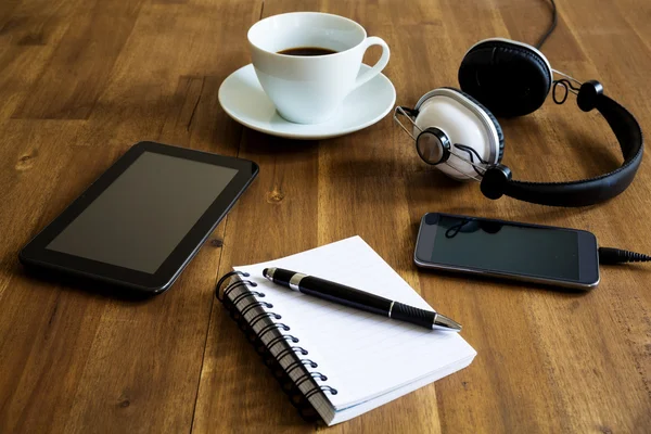 Werken met de laptop — Stockfoto