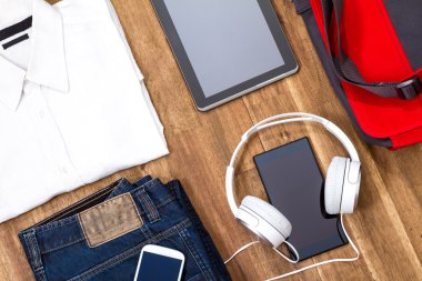 Gayri resmi kıyafet ve elektronik