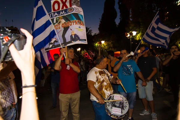Celebraciones en Grecia tras los resultados del referéndum — Foto de Stock