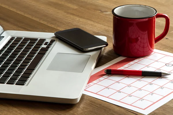 Organización de actividades mensuales en el calendario — Foto de Stock