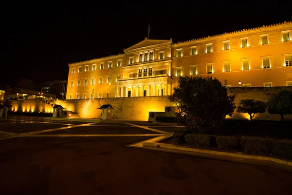 Night view of the Parliament of Greece — Stock Photo, Image