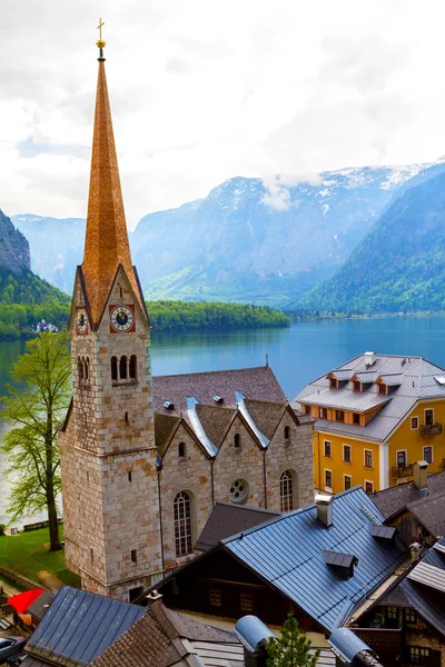 Hallstatt, Dorf in den Bergen, Österreich — Stockfoto