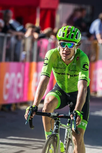 Corvara, Itália 21 de maio de 2016; Rigoberto Uran, ciclista profissional, passar o acabamento em Corvara . — Fotografia de Stock