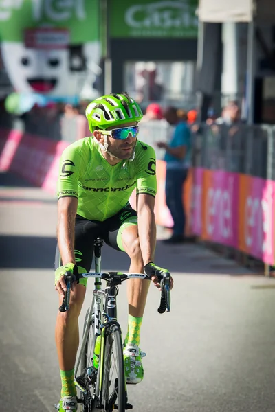 Corvara, Italië 21 mei 2016; Moreno Moser, profwielrenner, passeert de finishlijn in Corvara. — Stockfoto