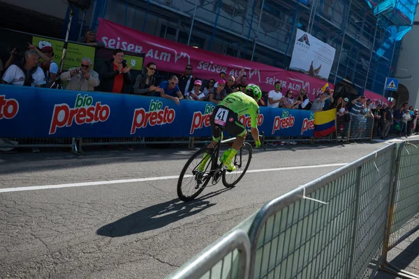 Castelrotto, Italia 22 de mayo de 2016; Rigoberto Uran, ciclista profesional, durante una dura escalada de prueba — Foto de Stock
