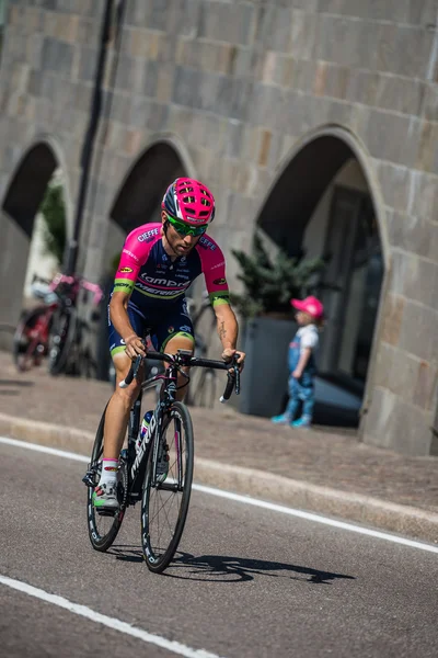 Castelrotto, Włochy 22 maja 2016 r.; Diego Ulissi, kolarz, podczas wznoszenia próba twardy czas — Zdjęcie stockowe